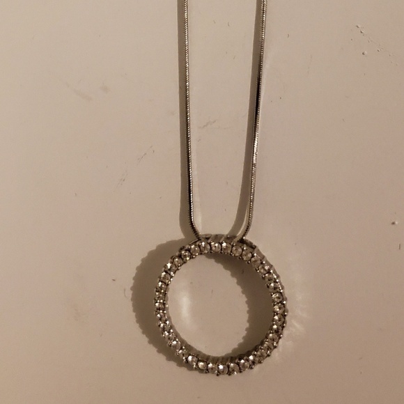 *N 📿 Rhinestone Circle Pendant Necklace - Picture 6 of 9